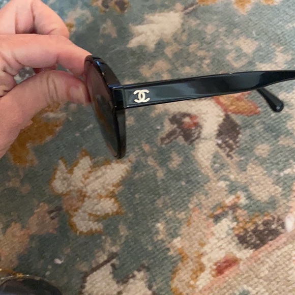 Chanel sunglasses - Picture 4 of 5